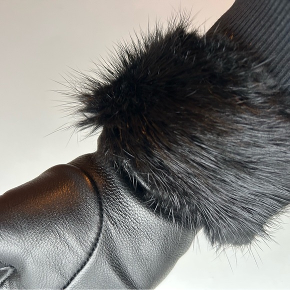 Luxurious Black Leather Gloves with Plush Fur Cuff - Picture 5 of 11